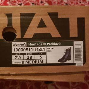 New in box ariat heritage boots 7.5